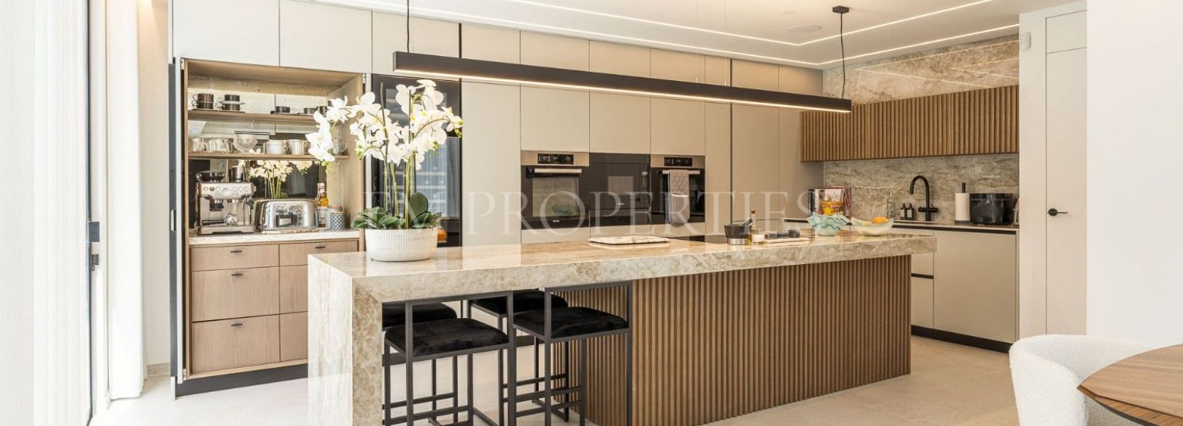 Villa  in Supermanzana H, Nueva Andalucia, Marbella