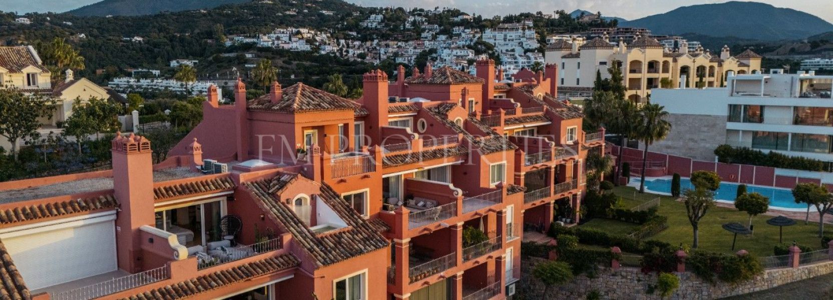 Ático  en Monte Halcones, Benahavis