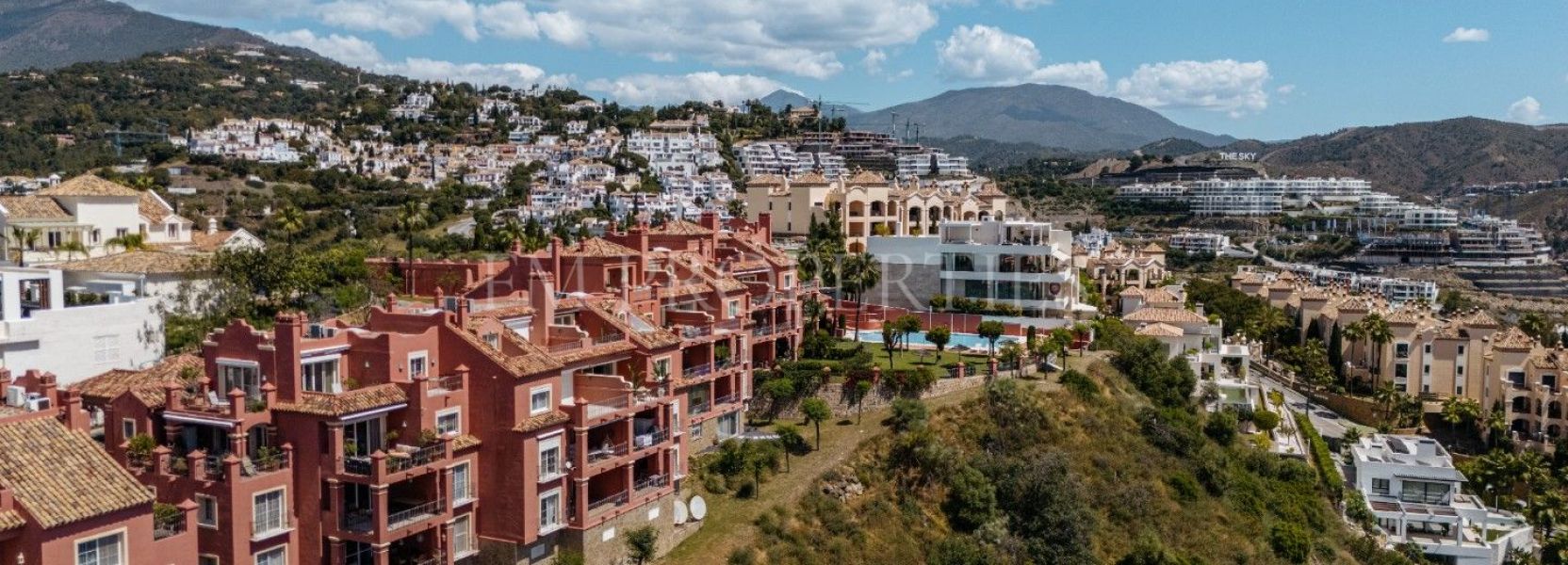 Ático  en Monte Halcones, Benahavis
