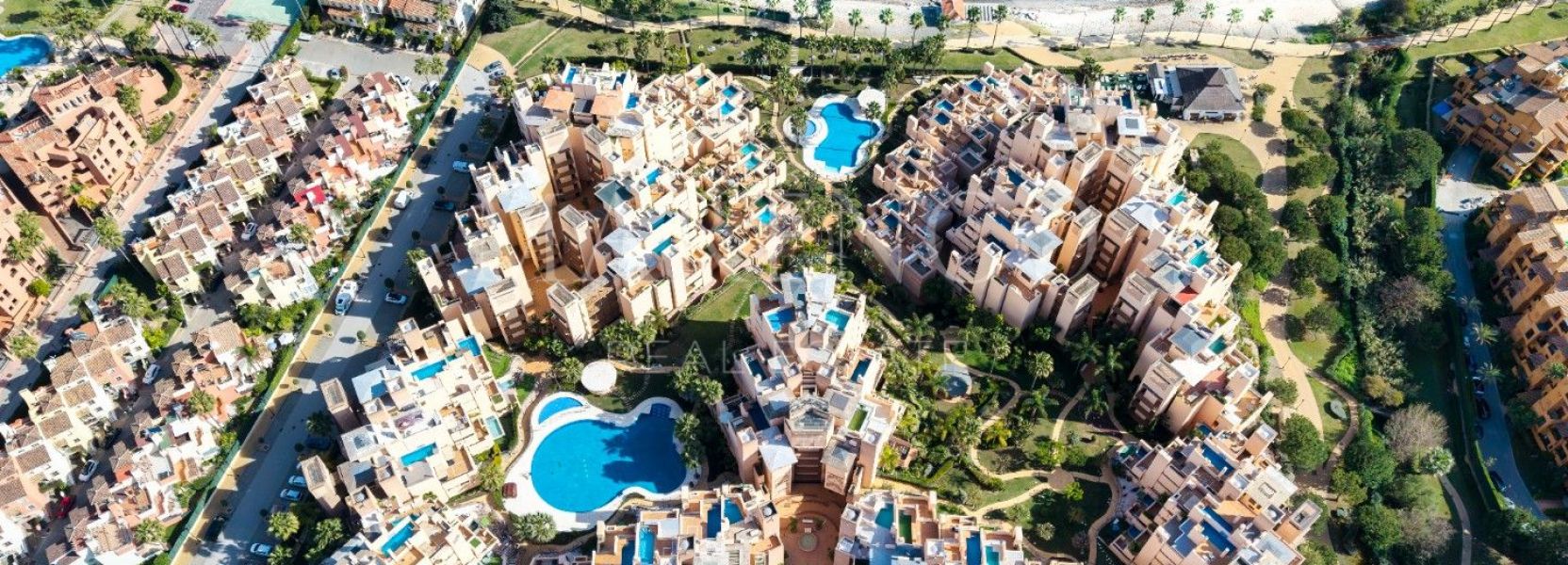 Zweistöckiges Penthouse in Bahia de la Plata, Estepona Ost, Estepona