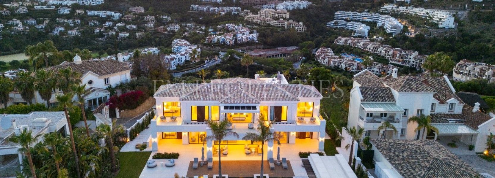 Villa  in Monte Halcones, Benahavis