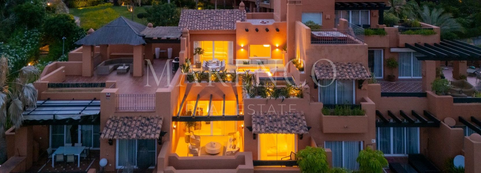 Zweistöckiges Penthouse  in Nueva Andalucia, Marbella