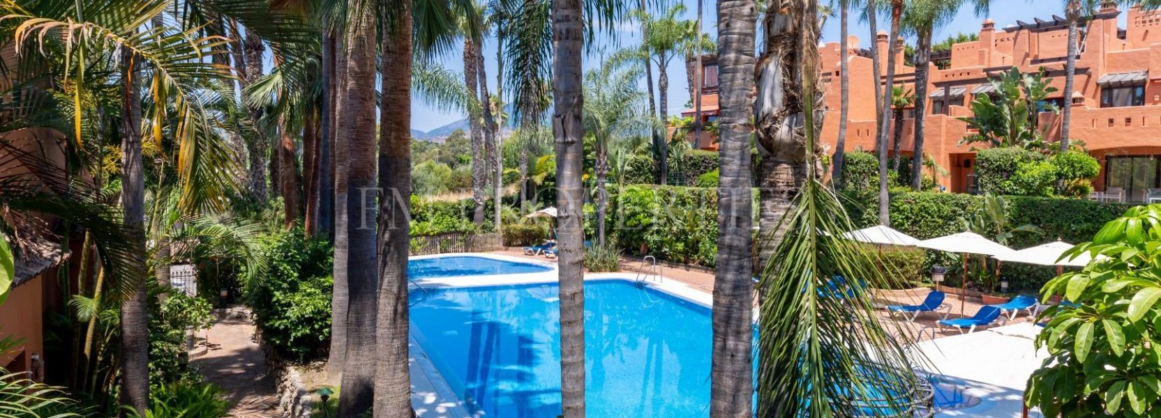 Geschakeld huis  in Altos de Puente Romano, Marbella Golden Mile, Marbella