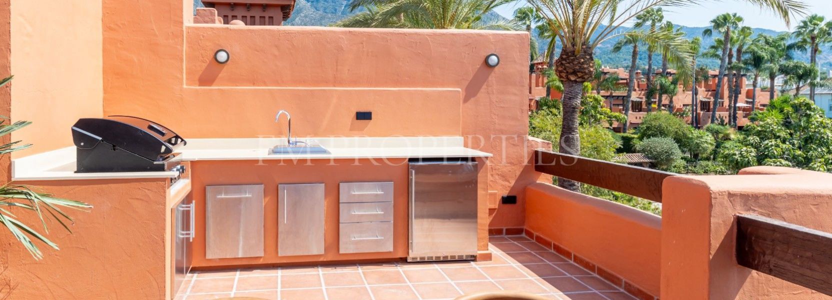 Geschakeld huis  in Altos de Puente Romano, Marbella Golden Mile, Marbella