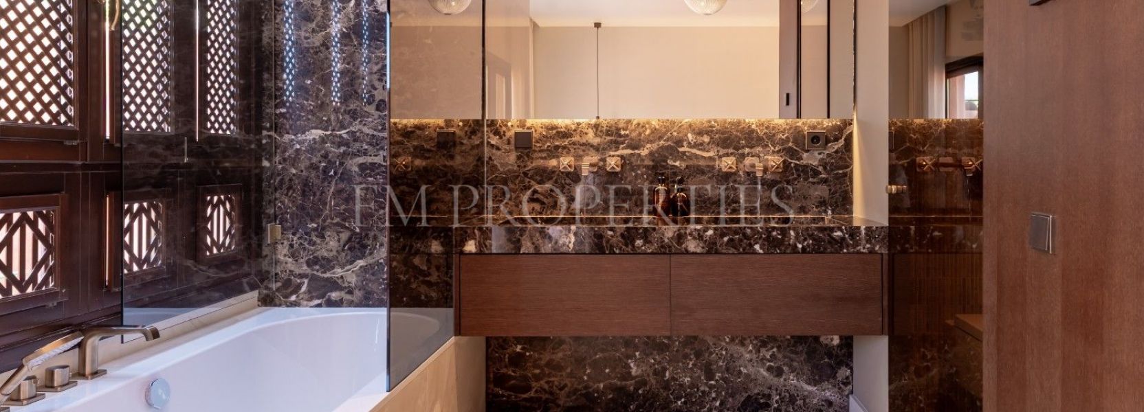Geschakeld huis  in Altos de Puente Romano, Marbella Golden Mile, Marbella