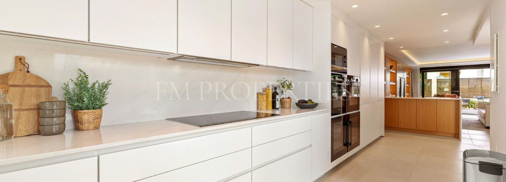Geschakeld huis  in Marbellamar, Marbella Golden Mile, Marbella