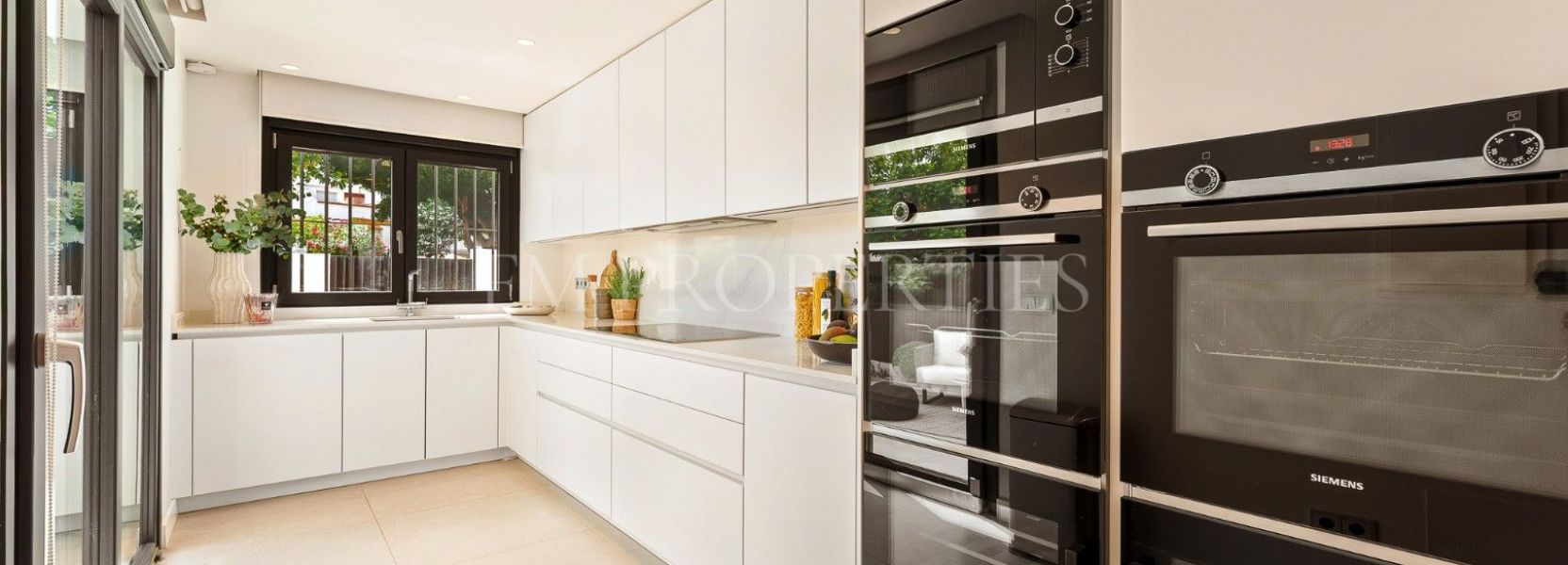Geschakeld huis  in Marbellamar, Marbella Golden Mile, Marbella