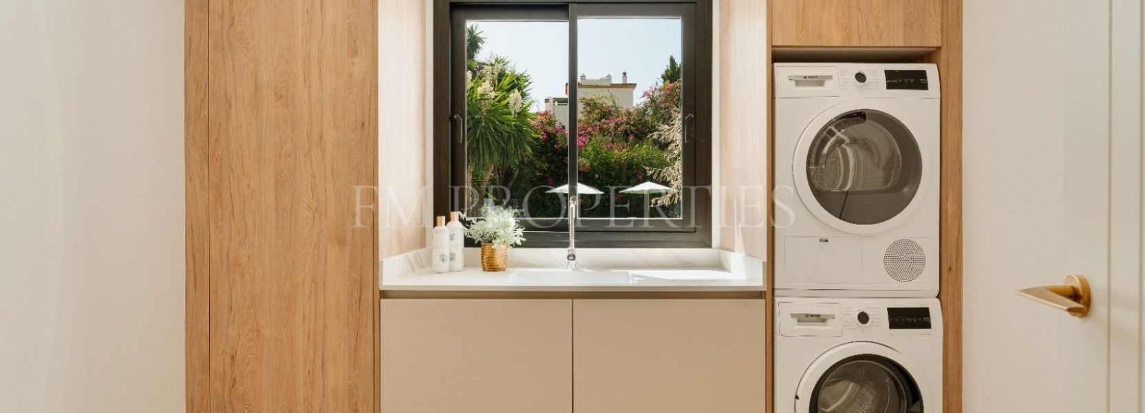 Villa  in Rocio de Nagüeles, Marbella Golden Mile, Marbella