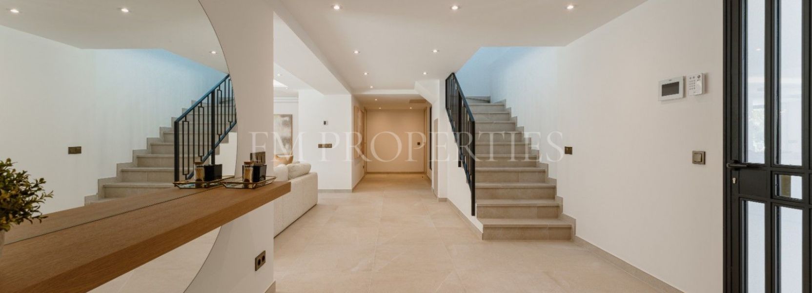 Villa  in Rocio de Nagüeles, Marbella Golden Mile, Marbella
