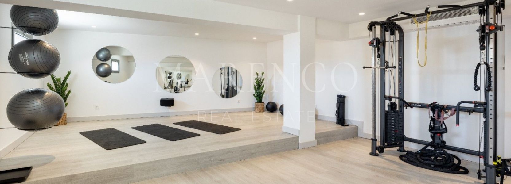 Villa  in Monte Halcones, Benahavis