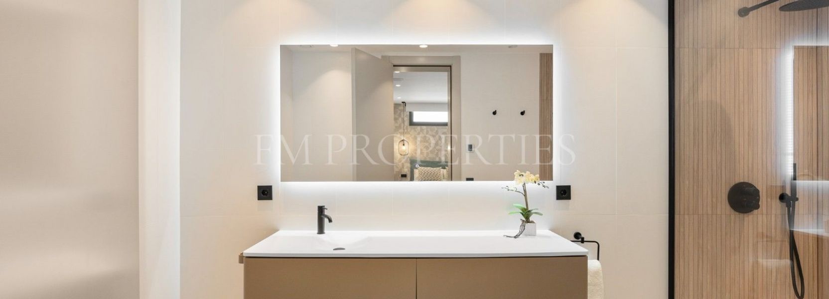 Villa  in La Cerquilla, Nueva Andalucia, Marbella