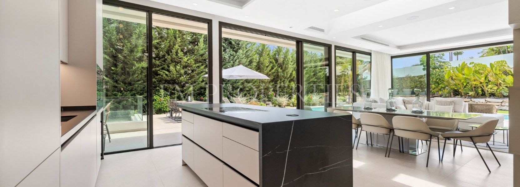 Villa  in La Cerquilla, Nueva Andalucia, Marbella