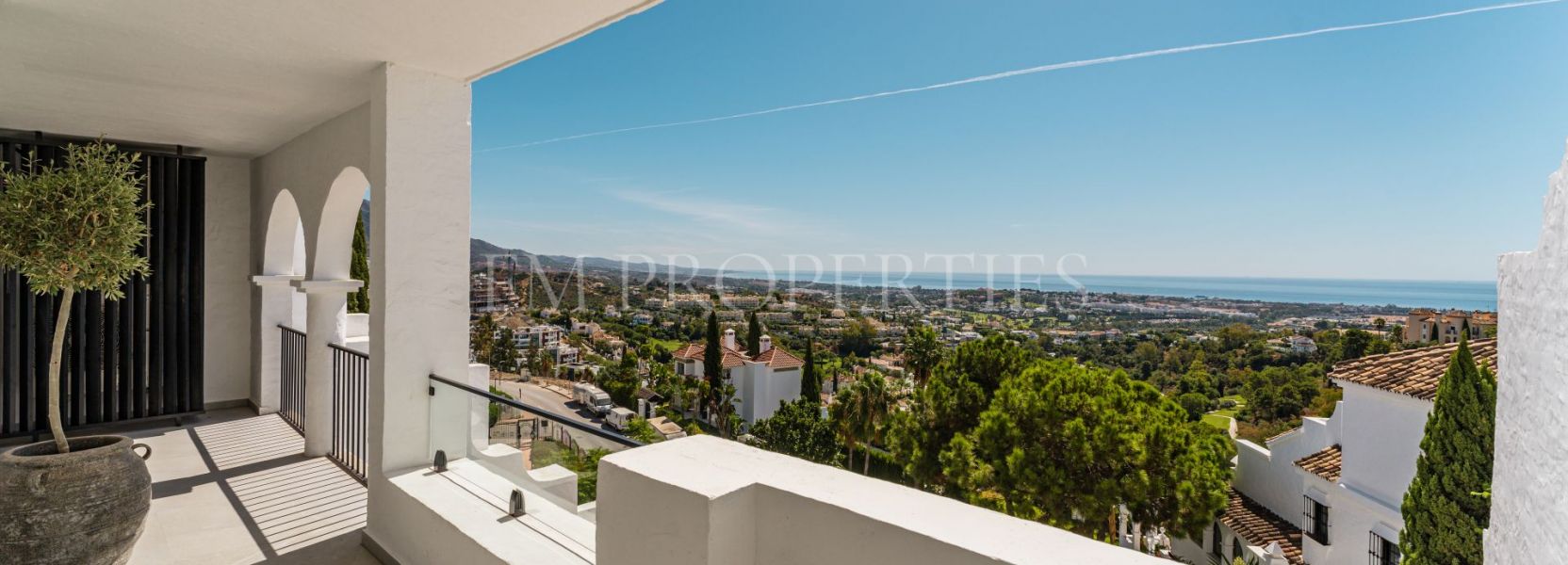 Duplex  in Las Colinas de Marbella, Benahavis