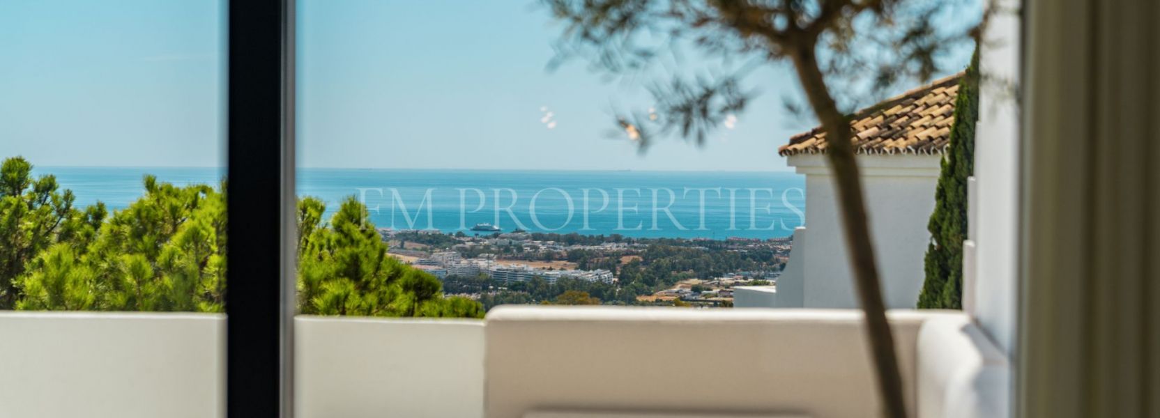 Duplex  in Las Colinas de Marbella, Benahavis