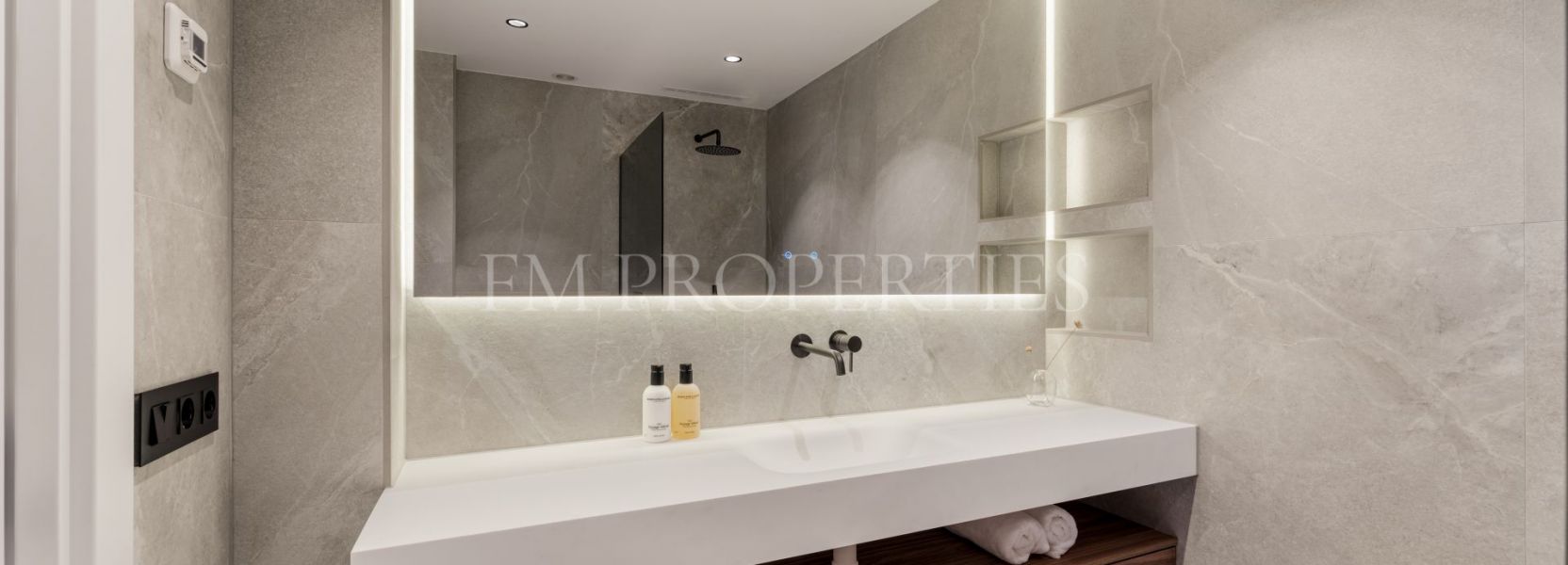 Duplex  in Las Colinas de Marbella, Benahavis