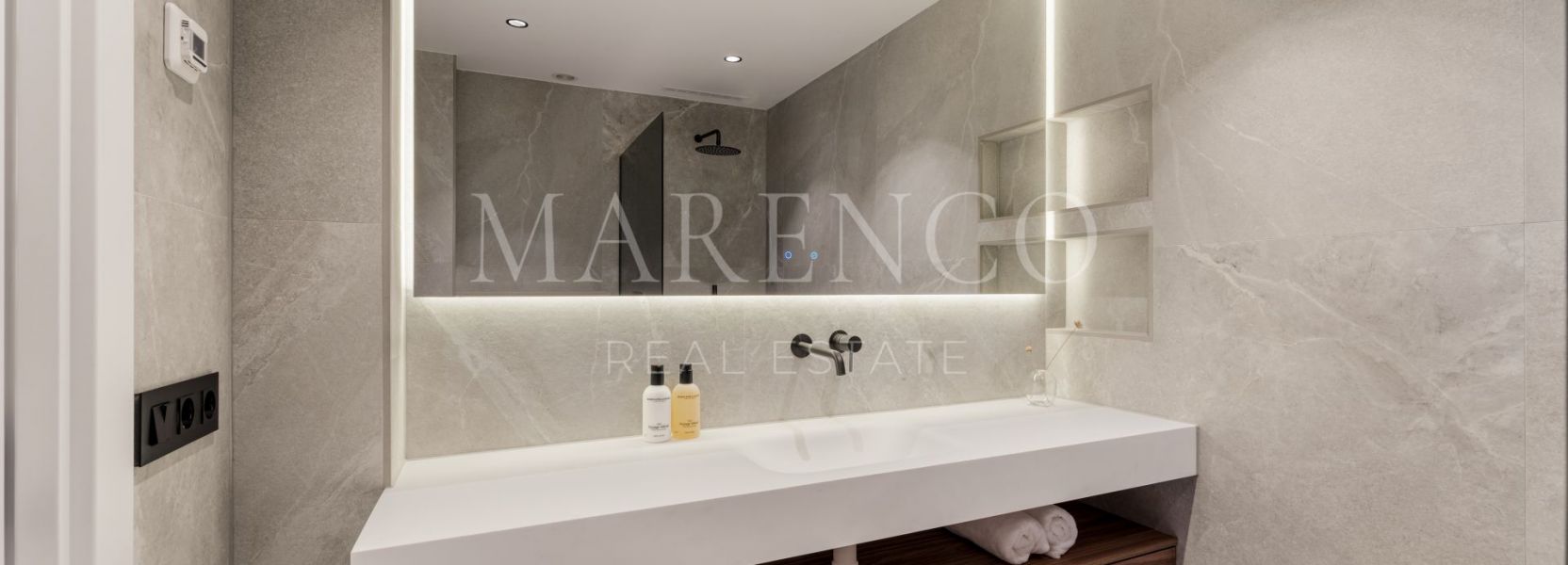 Duplex  à Las Colinas de Marbella, Benahavis