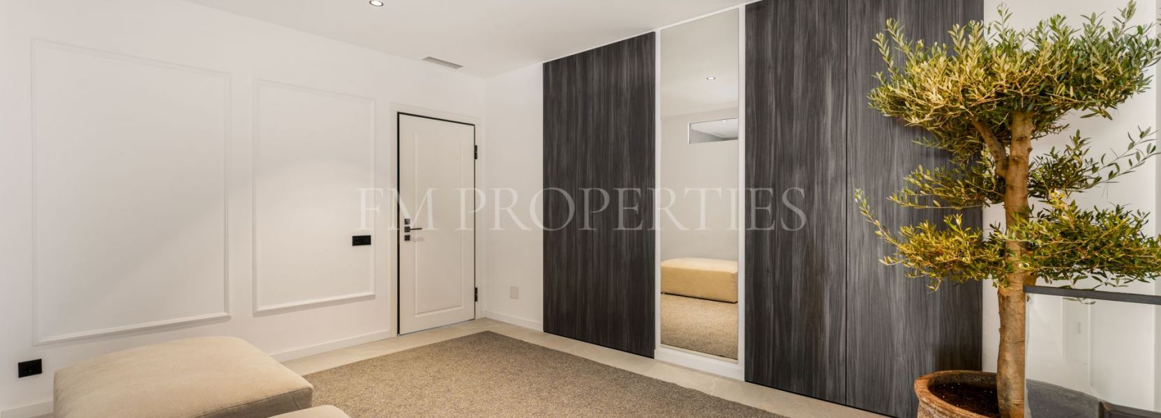 Duplex  in Las Colinas de Marbella, Benahavis