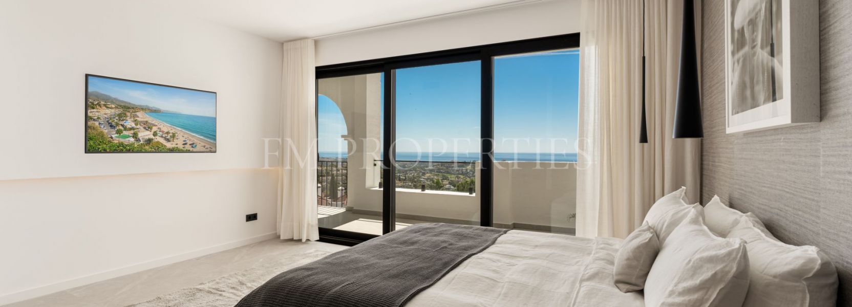 Duplex  in Las Colinas de Marbella, Benahavis