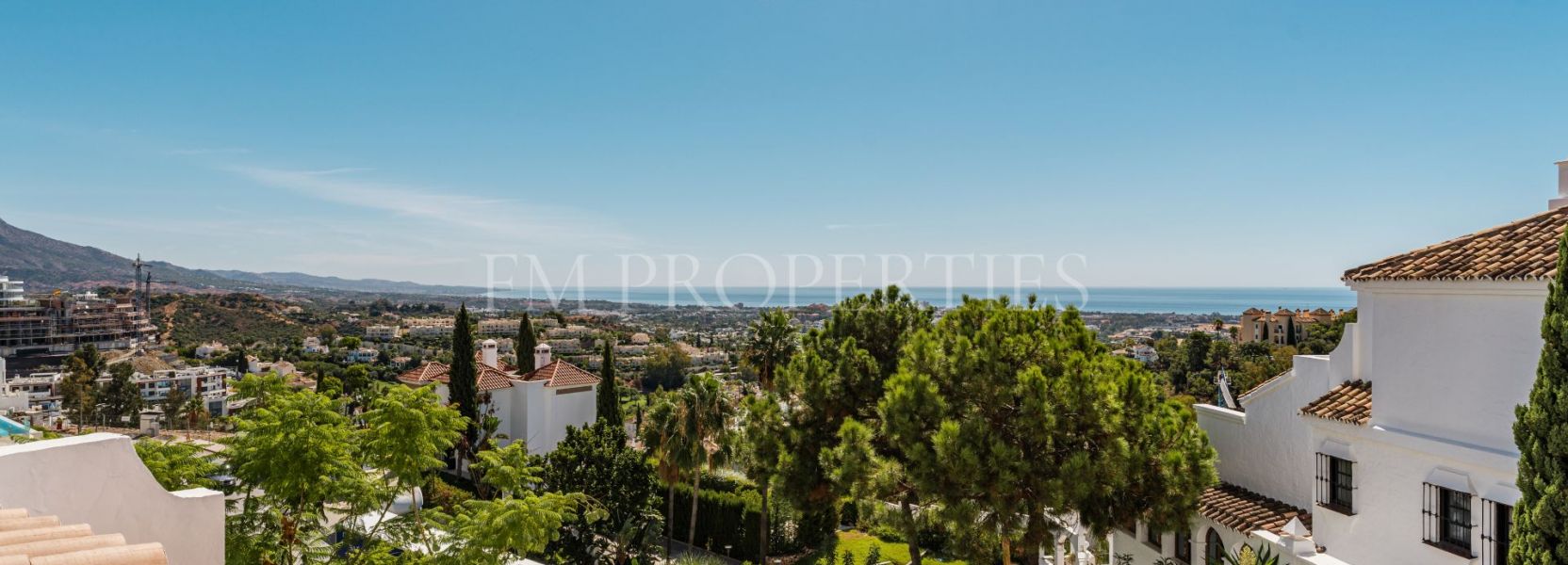 Duplex  in Las Colinas de Marbella, Benahavis