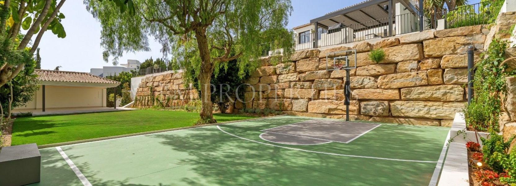 Villa  in Rocio de Nagüeles, Marbella Golden Mile, Marbella