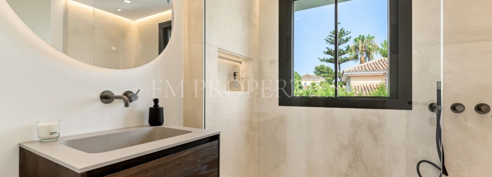 Villa  in Rocio de Nagüeles, Marbella Golden Mile, Marbella