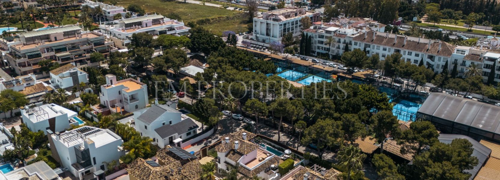 Villa  in Altos del Rodeo, Nueva Andalucia, Marbella