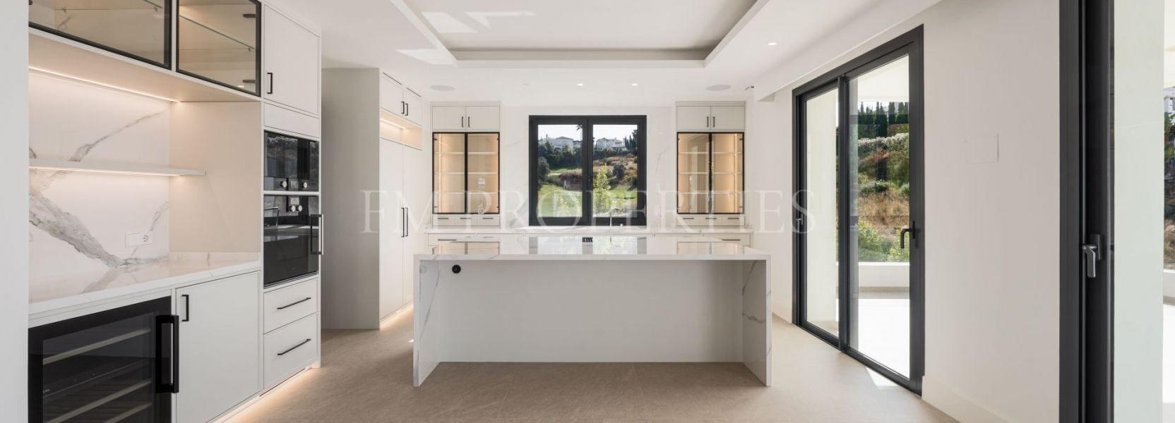 Villa  in La Resina Golf, Estepona East, Estepona