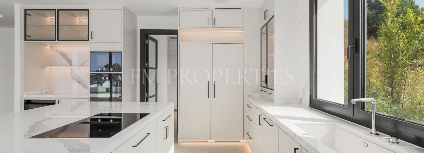 Villa  in La Resina Golf, Estepona East, Estepona