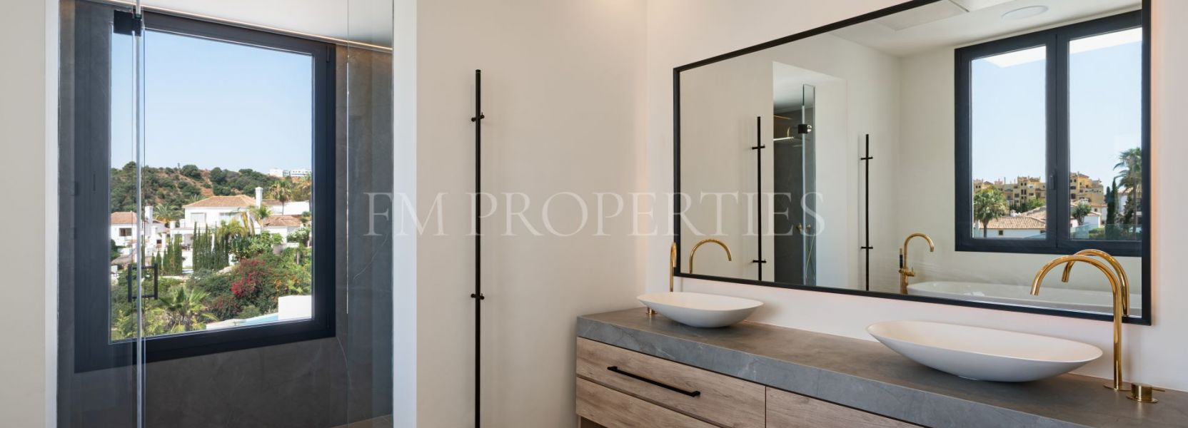 Villa  in La Resina Golf, Estepona East, Estepona