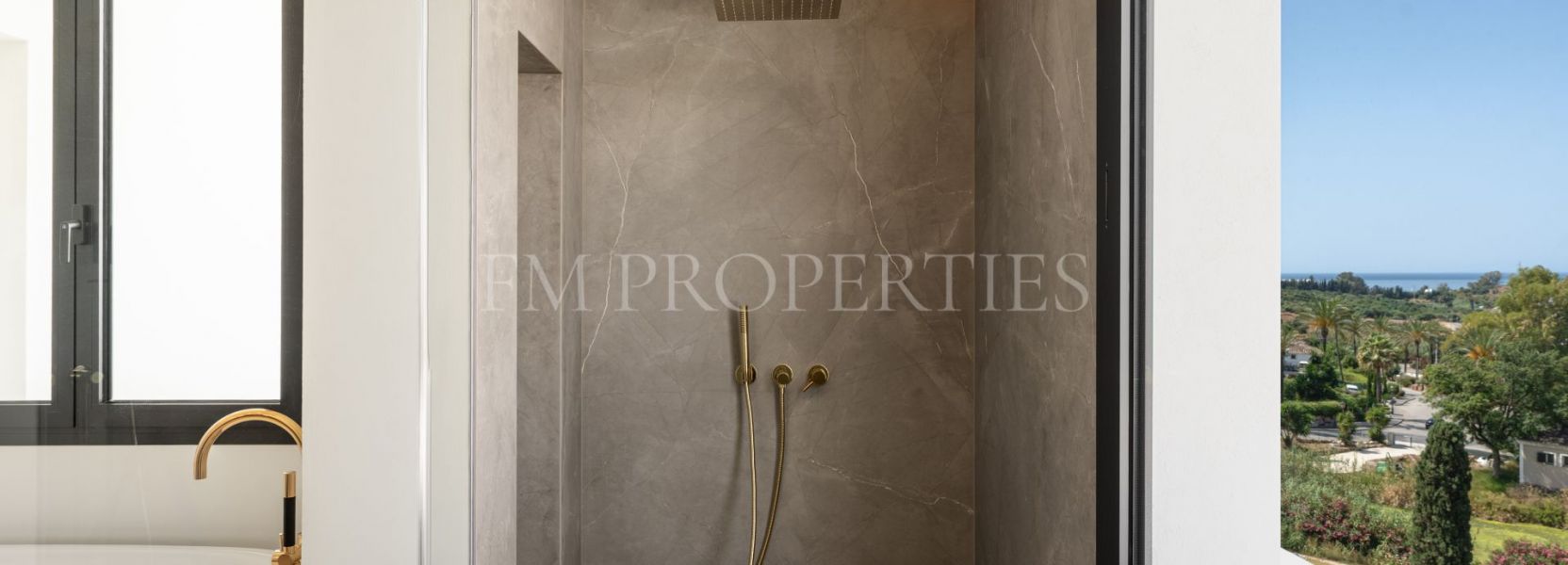 Villa  in La Resina Golf, Estepona East, Estepona