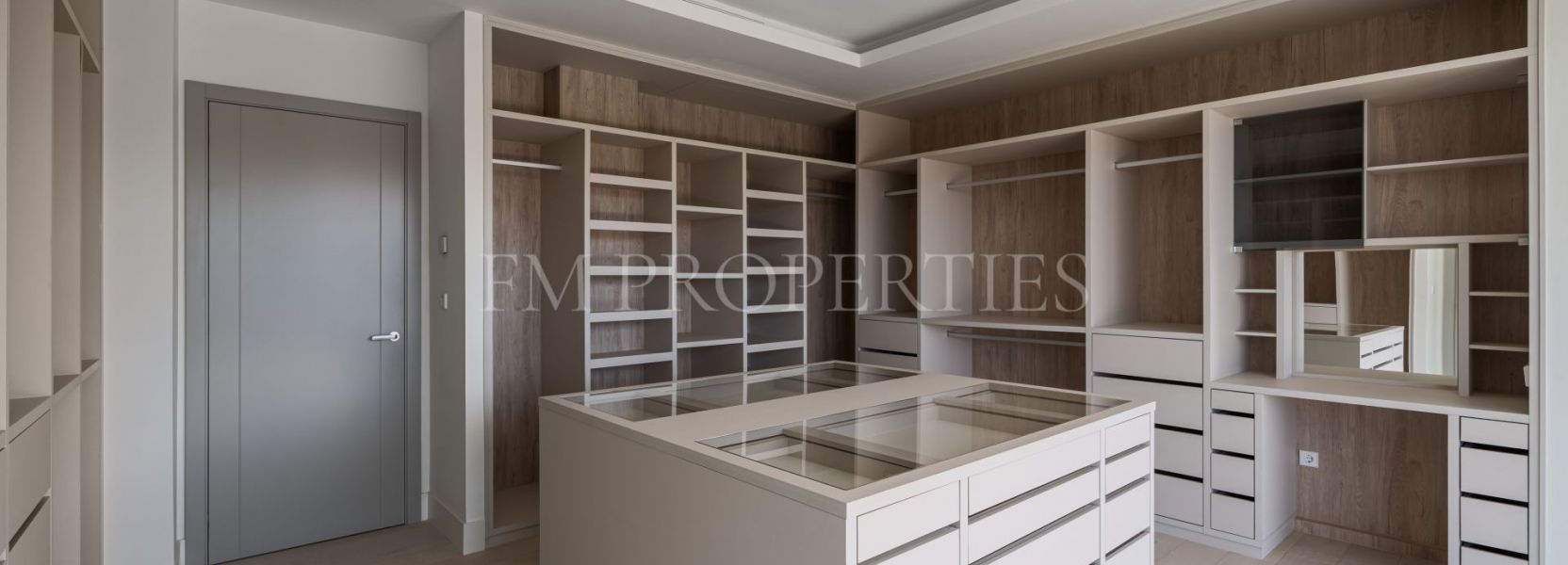 Villa  in La Resina Golf, Estepona East, Estepona