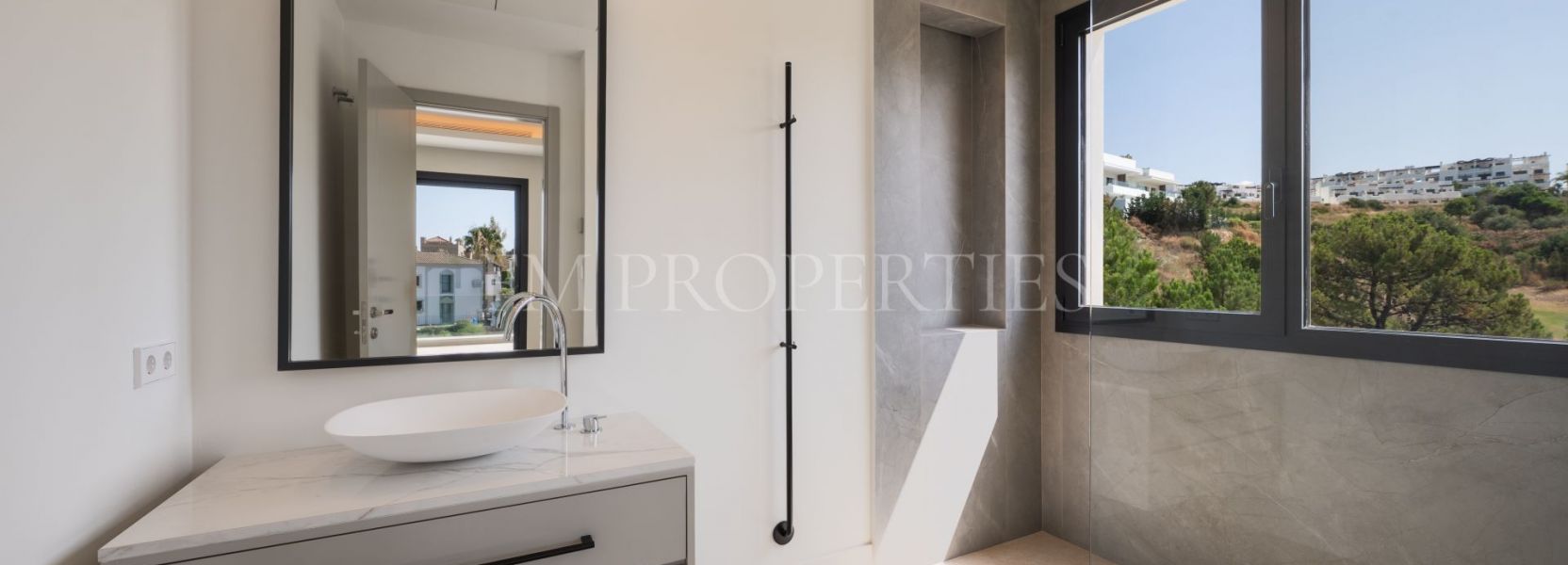 Villa  in La Resina Golf, Estepona East, Estepona