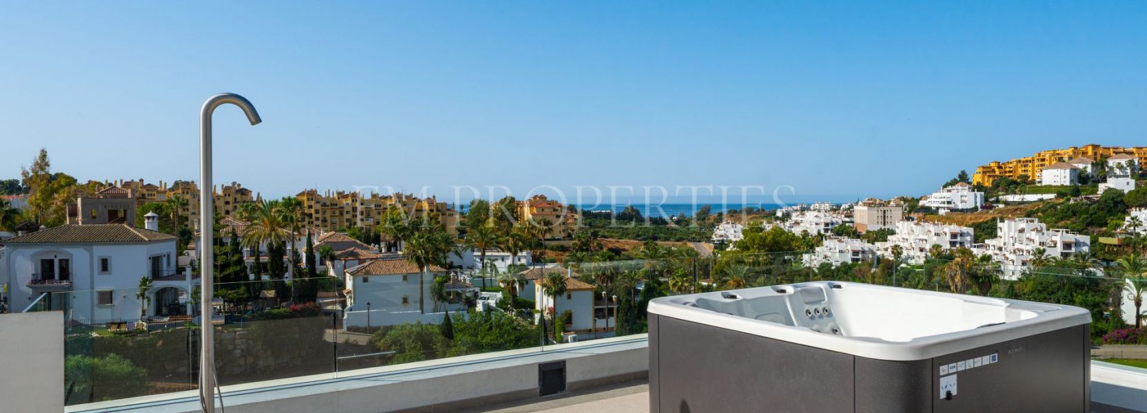 Villa  in La Resina Golf, Estepona East, Estepona