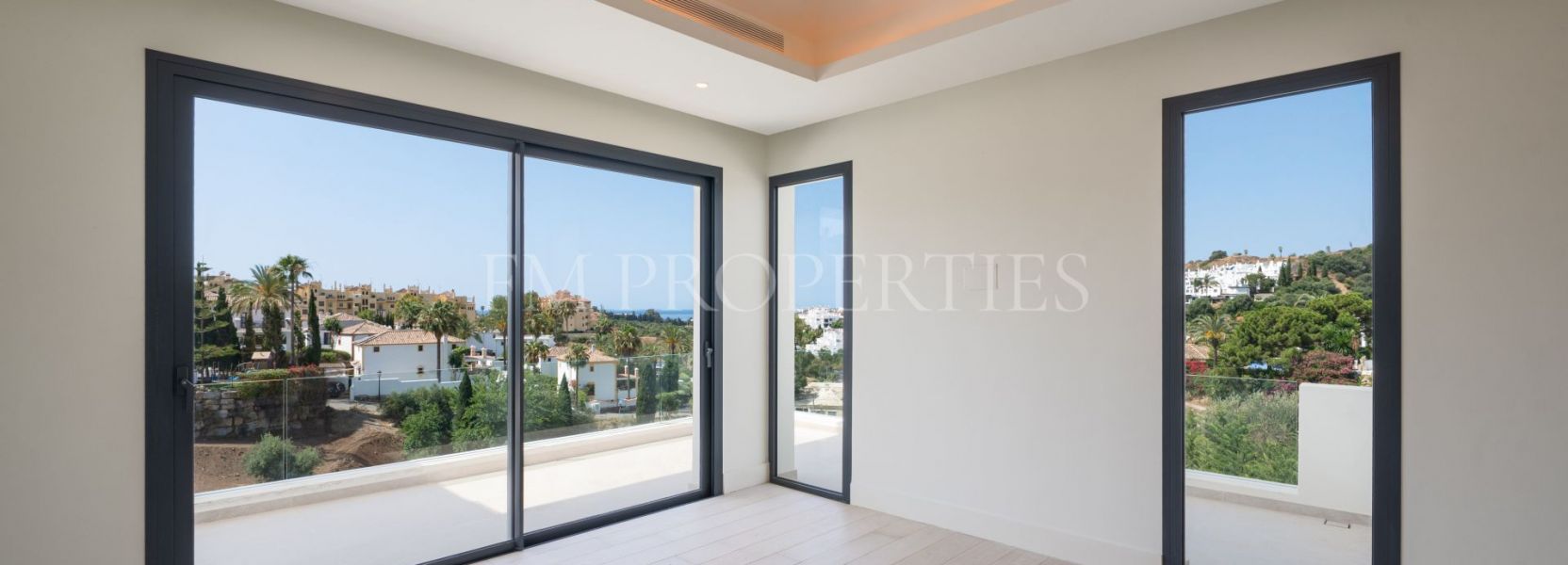 Villa  in La Resina Golf, Estepona East, Estepona