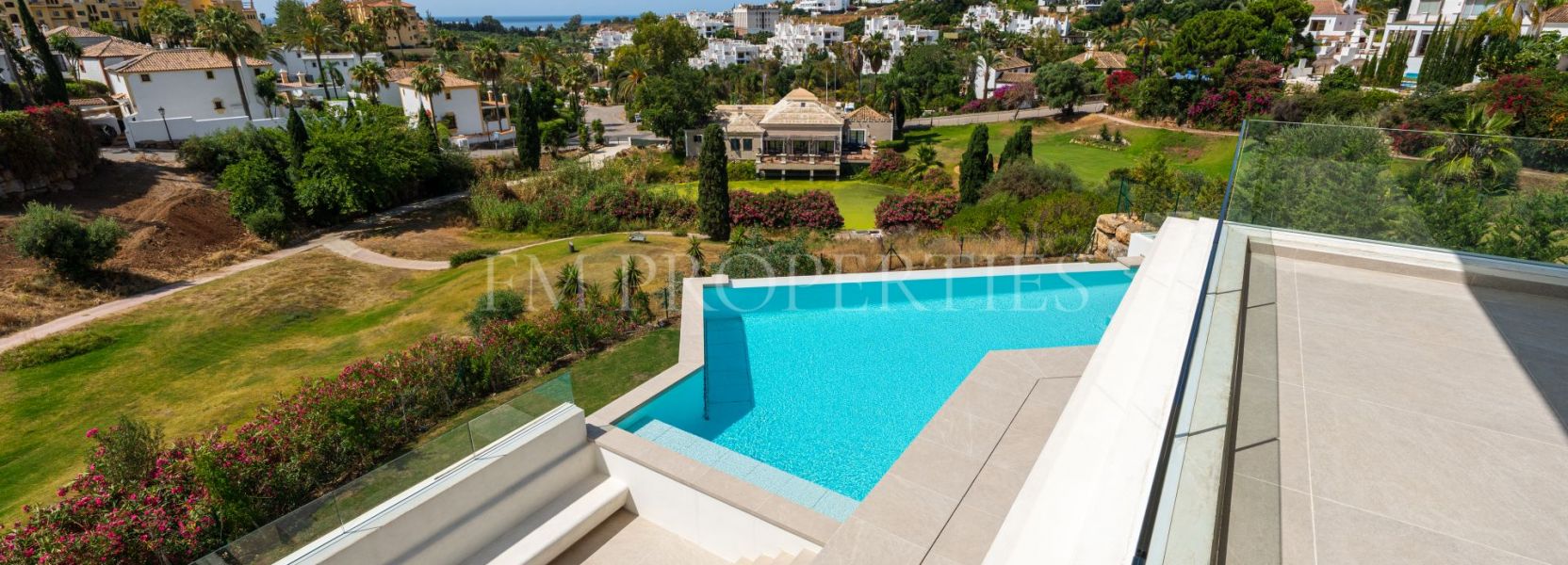 Villa  in La Resina Golf, Estepona East, Estepona