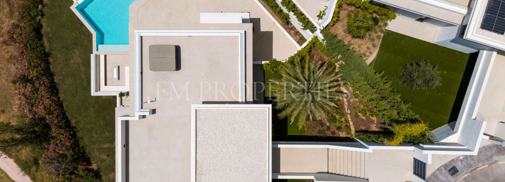 Villa  in La Resina Golf, Estepona East, Estepona