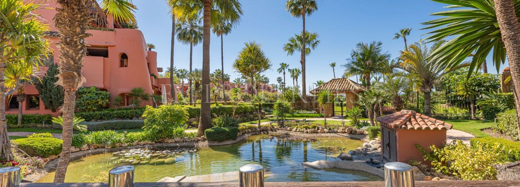 Penthouse  in Guadalmansa, Estepona East, Estepona