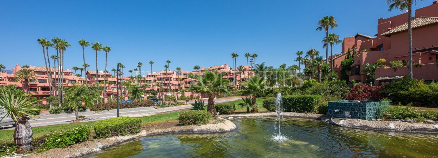 Penthouse  in Guadalmansa, Estepona East, Estepona