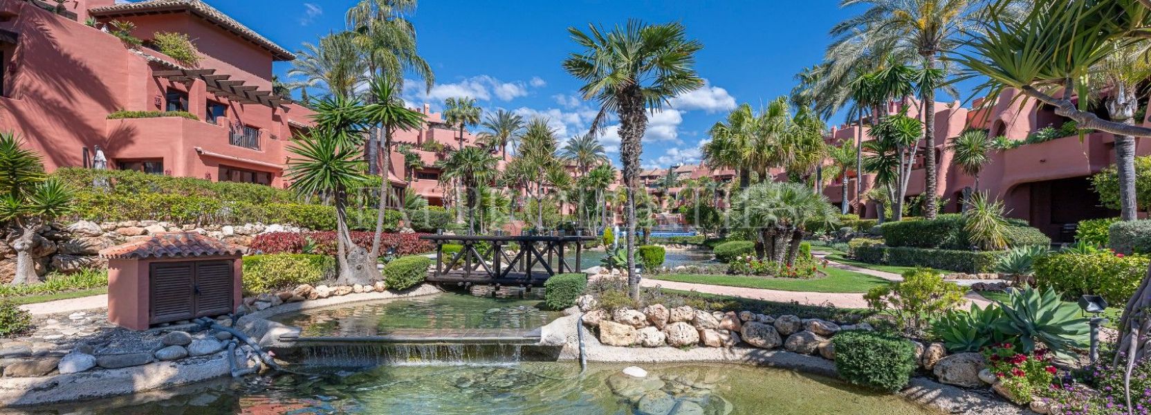 Penthouse  in Guadalmansa, Estepona East, Estepona