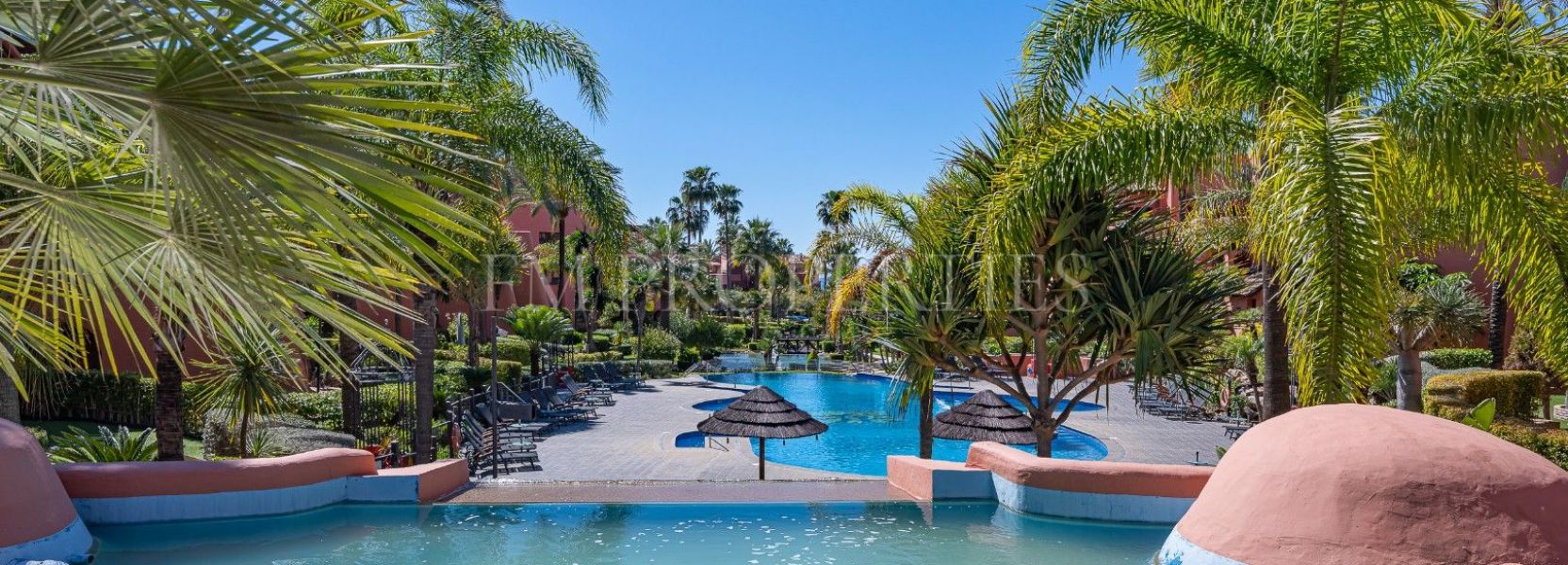 Penthouse  in Guadalmansa, Estepona East, Estepona