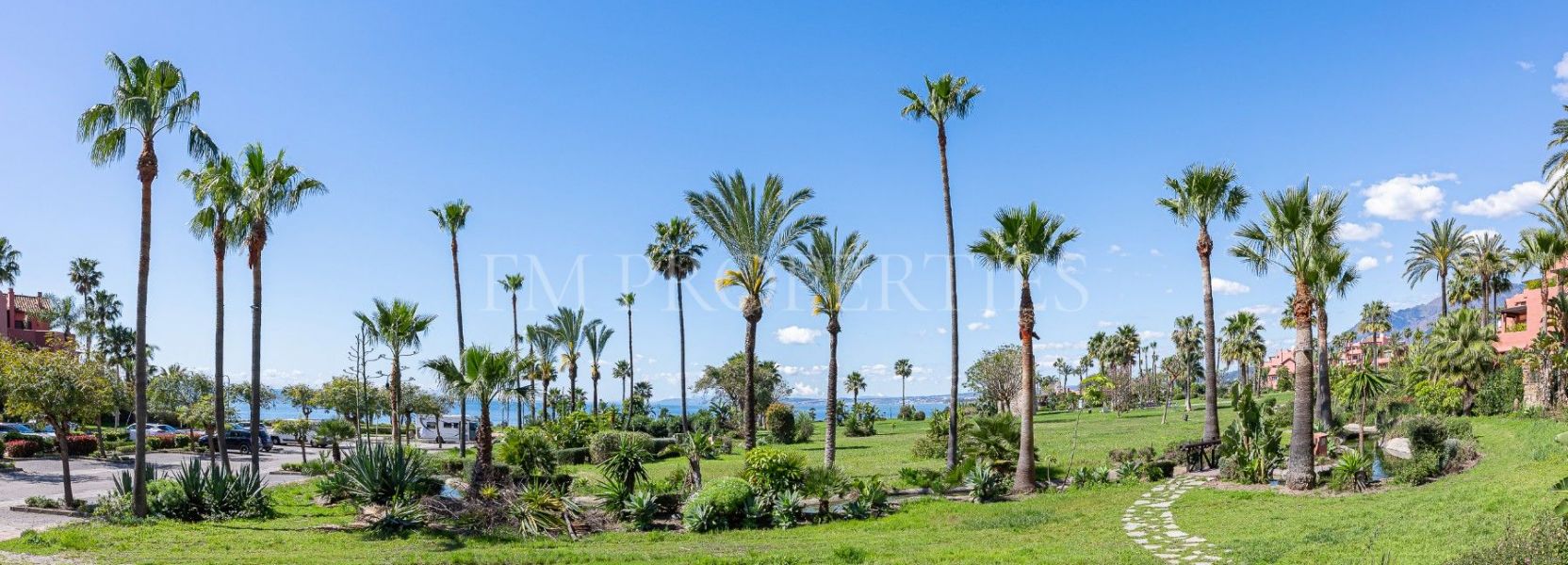 Penthouse  in Guadalmansa, Estepona East, Estepona