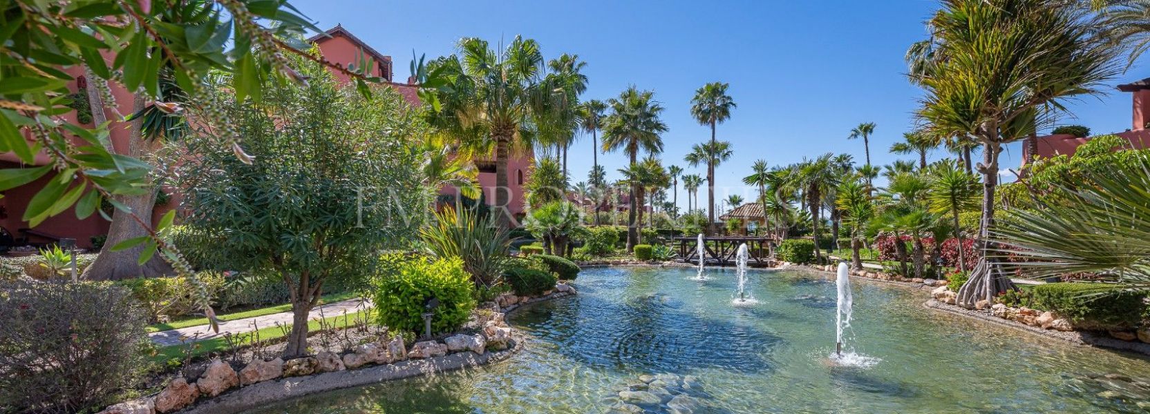 Penthouse  in Guadalmansa, Estepona East, Estepona