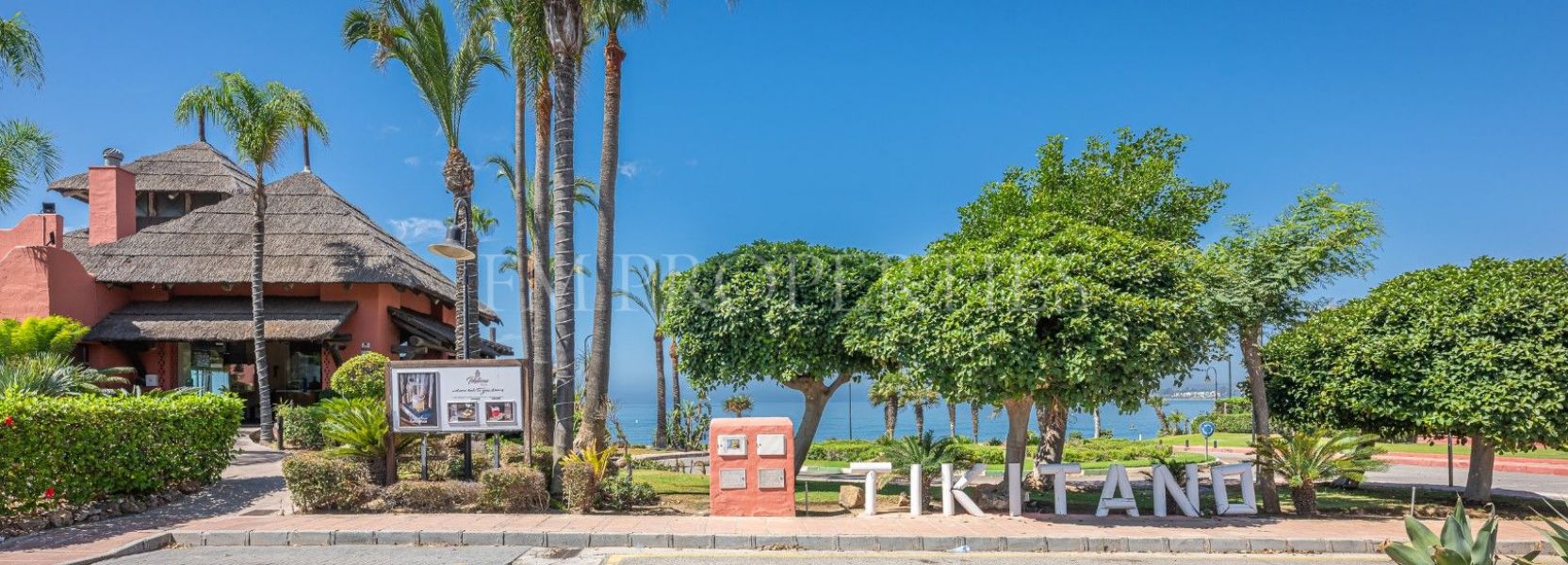 Penthouse  in Guadalmansa, Estepona East, Estepona