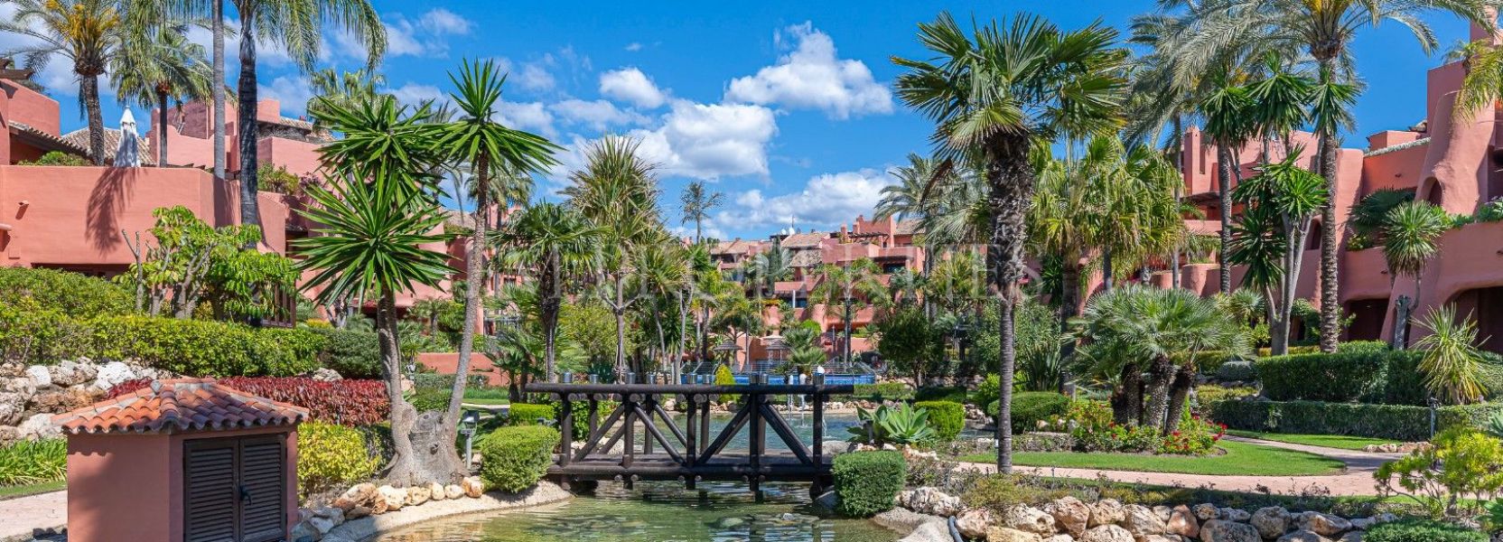 Penthouse  in Guadalmansa, Estepona East, Estepona