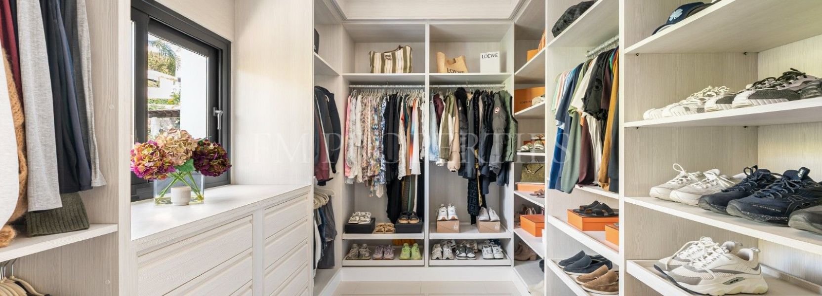 Villa  en El Herrojo, Benahavis