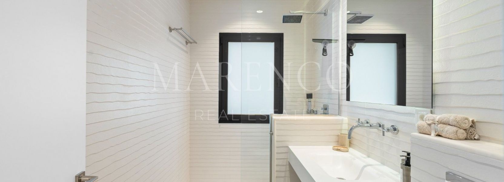 Villa  in El Herrojo, Benahavis