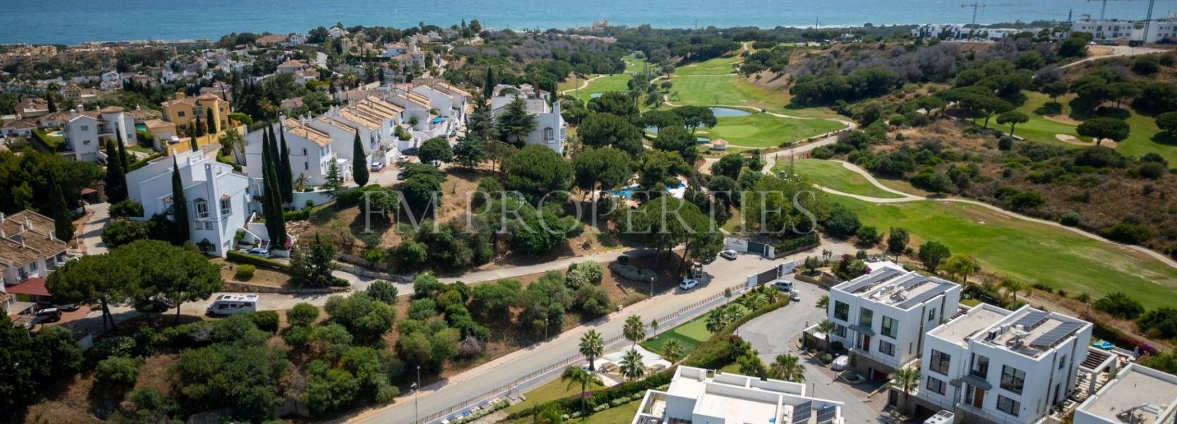 Villa Pareada  en Cabopino, Marbella Este, Marbella