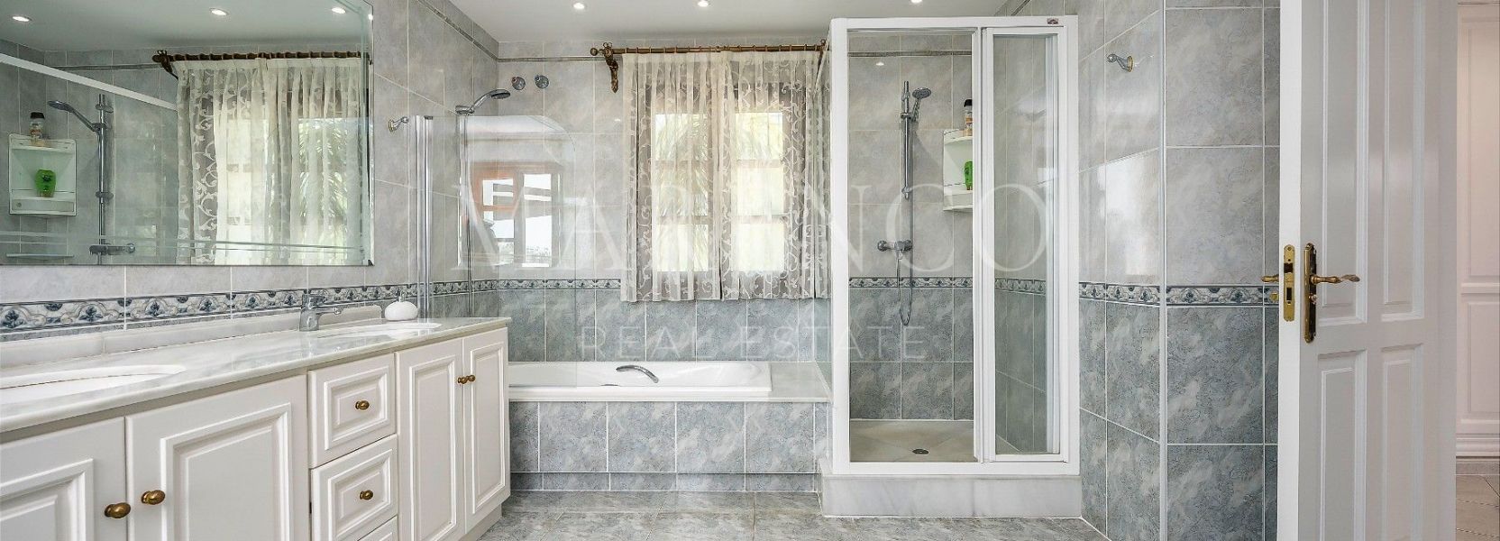 Villa  in Cancelada, Estepona Oost, Estepona