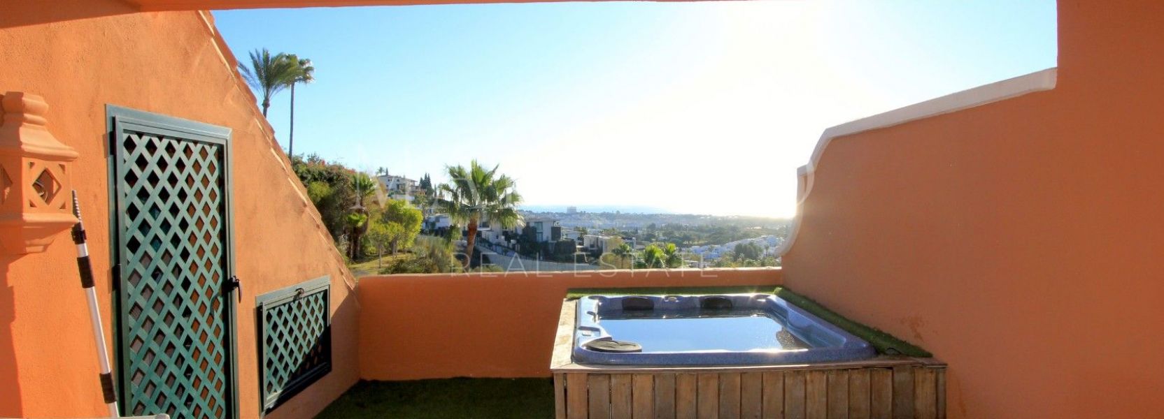 Zweistöckiges Penthouse  in Monte Halcones, Benahavis