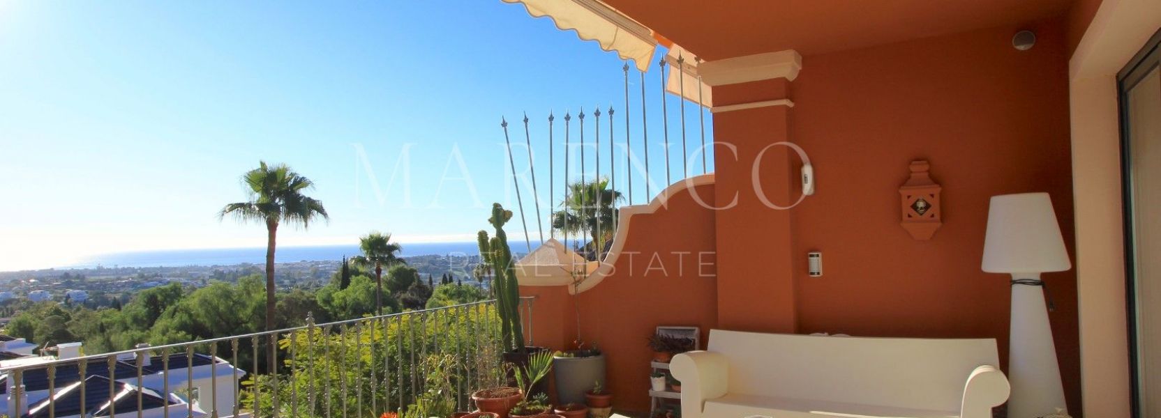 Zweistöckiges Penthouse  in Monte Halcones, Benahavis